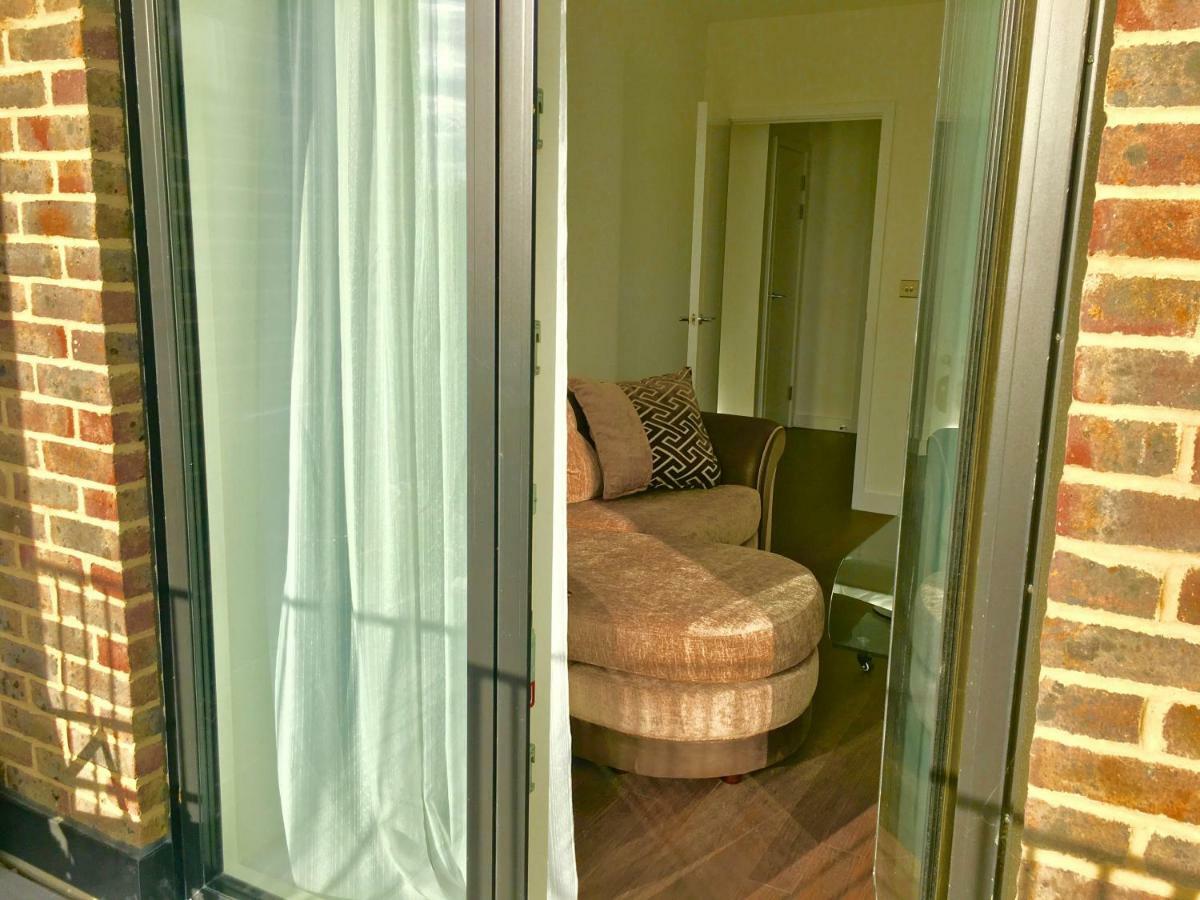 2-Bedrooms Modern Apartment Next To Velodrome, Lounge, Balcony, Parking, Abba London Exterior photo